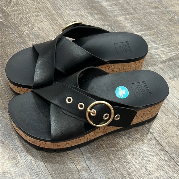 Reef Women's Vista Higher Gia Sandals Black Platform Sandals with Gold Buckle - Picture 1 of 13